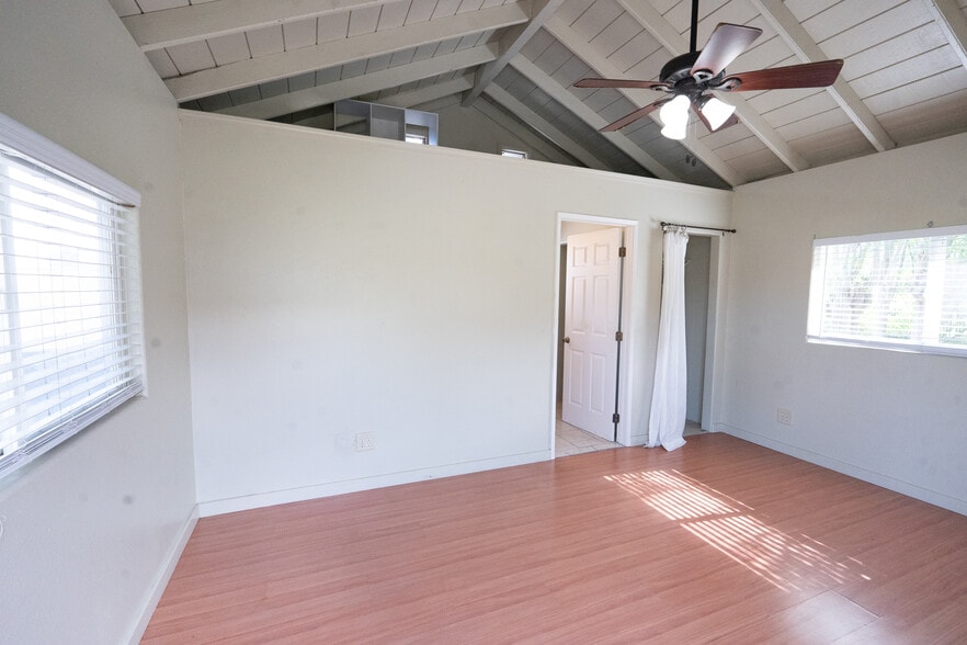 Building Photo - 456 Ipu Cir