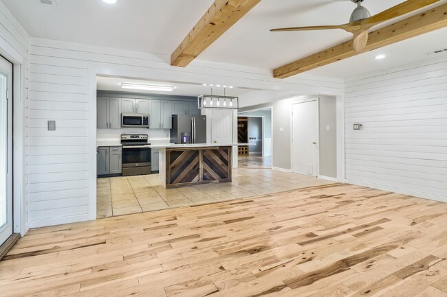 Building Photo - 2129 Agecroft Rd