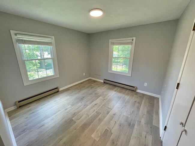 Building Photo - Spacious 4 Bed / 3 Bath Single-Family Home...