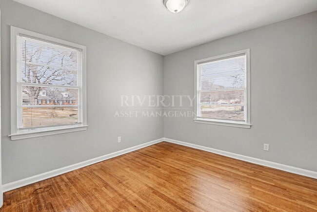 Building Photo - A MUST SEE LOCATED IN A BEAUTIFUL PART OF THE CITY!!!!!! SECTION 8 WELCOMED!!