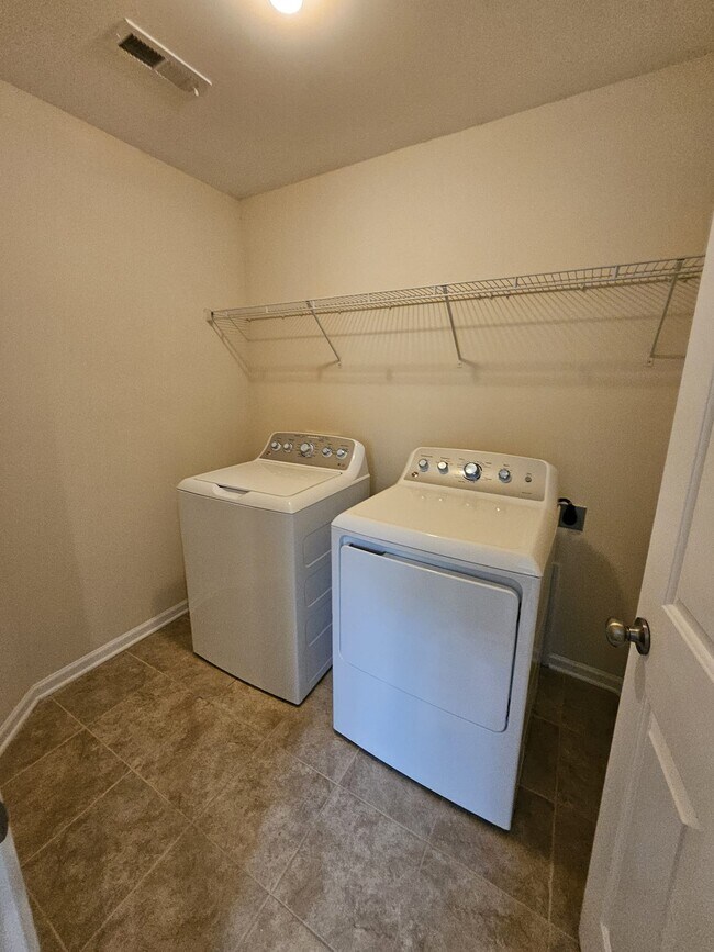 Building Photo - 110 Fargale Ln