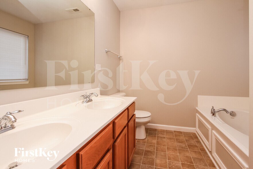 Building Photo - 7651 Lara Lee Dr