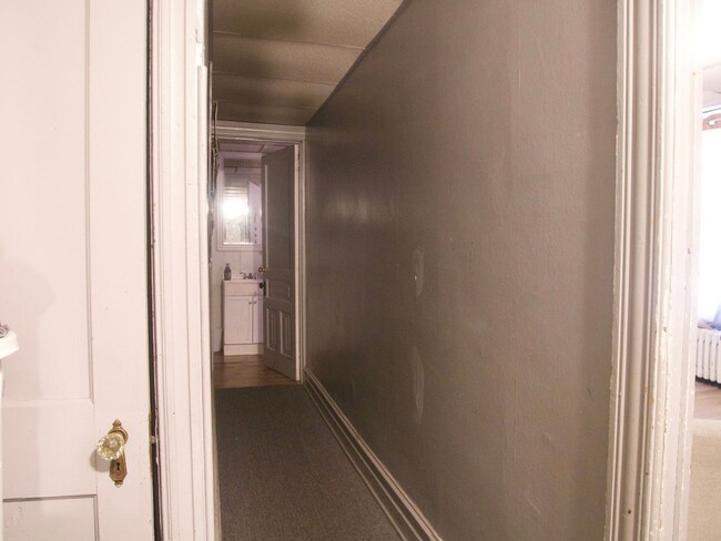Building Photo - 544 N 6th St
