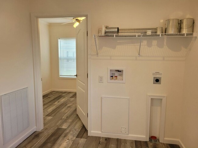 Building Photo - 5552 Annette St