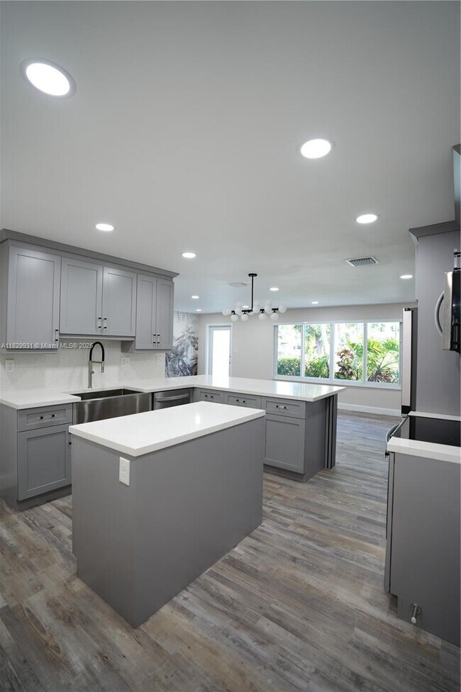 Building Photo - 2573 Conroy Dr
