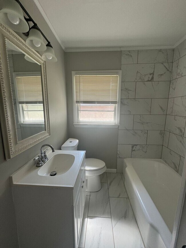 Building Photo - 2613 Plantation Dr
