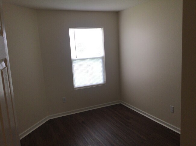 Building Photo - 1236 Saticoy Ct