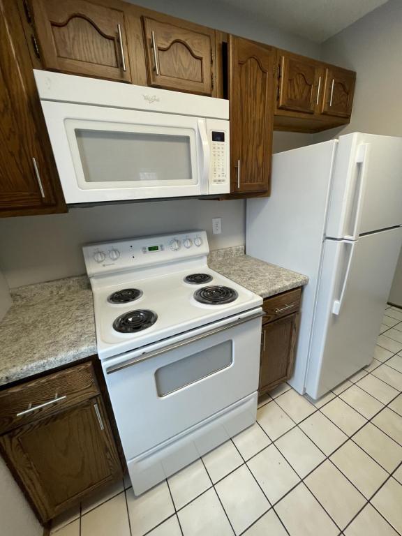 Building Photo - 2208 18th Ave SE