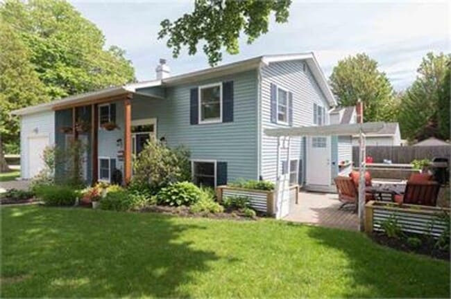 Primary Photo - 3 Bedroom Single Family Home New North End