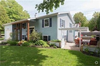 Building Photo - 3 Bedroom Single Family Home New North End