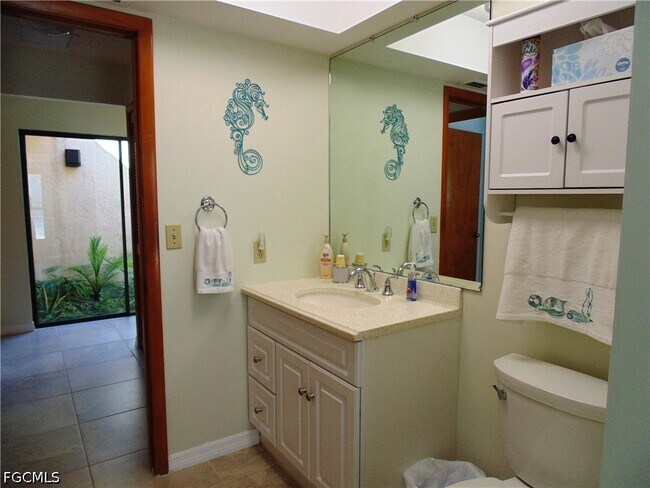 Building Photo - 4011 SW 2nd Ave