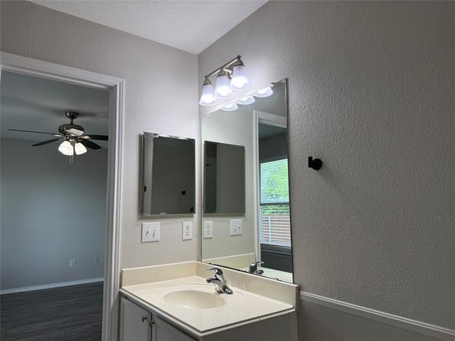 Building Photo - 817 Live Oak Dr