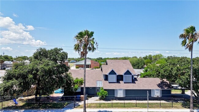 Building Photo - 426 Rossiter St