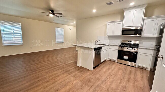 Building Photo - 11419 N University Ave