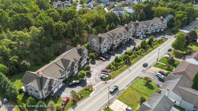 Building Photo - 15 Maple Leaf Dr
