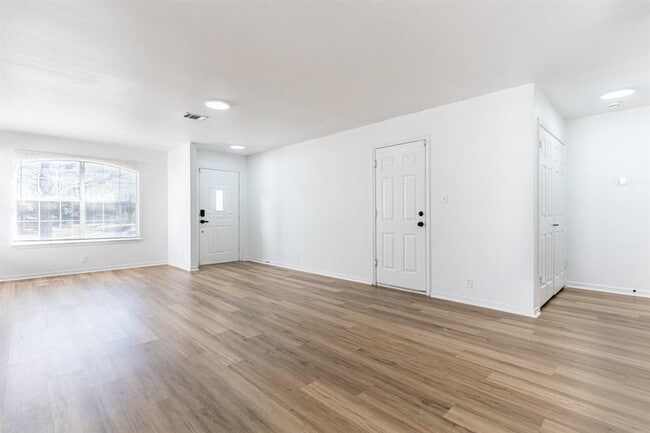 Building Photo - 2012 Balsam Way