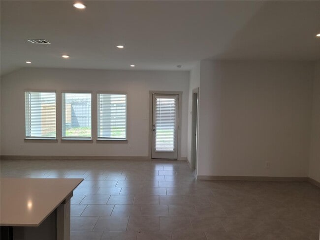Building Photo - 703 Alpine Fls Rd