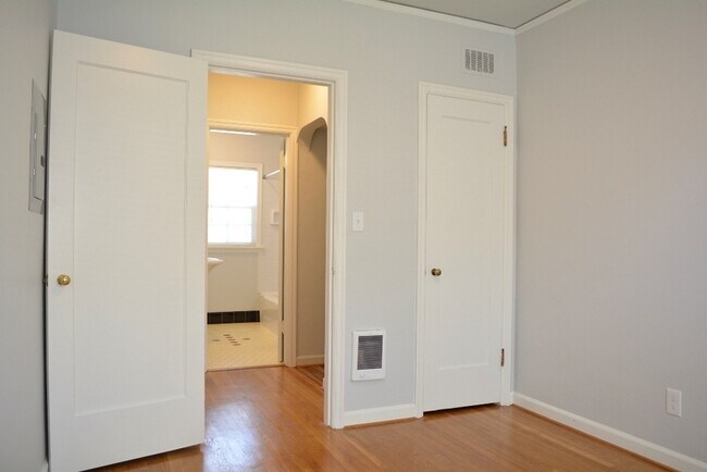 Building Photo - 5034 SE 75th Ave