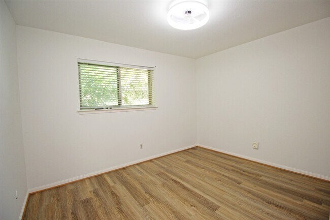 Building Photo - 1503 Cedar Cove St