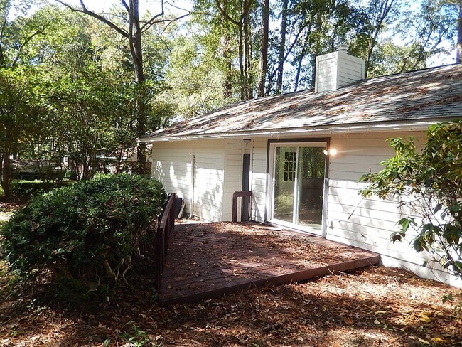 Building Photo - 913 Tamarack Ave