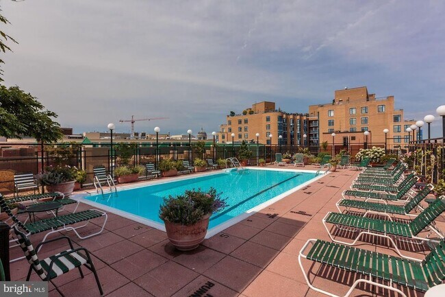 Building Photo - 1420 N St NW