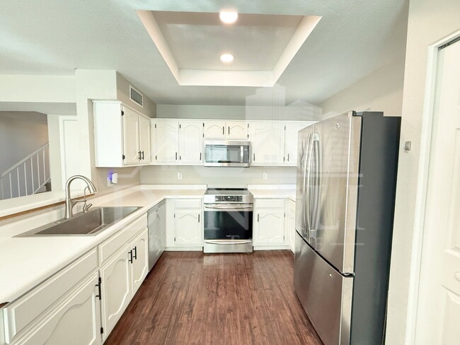 Building Photo - 1114 S Surfside Dr