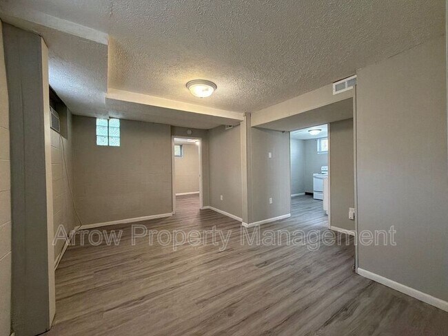 Building Photo - 2049 Worthington Ave