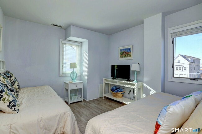 Building Photo - 25 Milford Point Rd