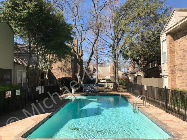 Building Photo - Move in Special! One Bedroom Condo! $99 deposit!