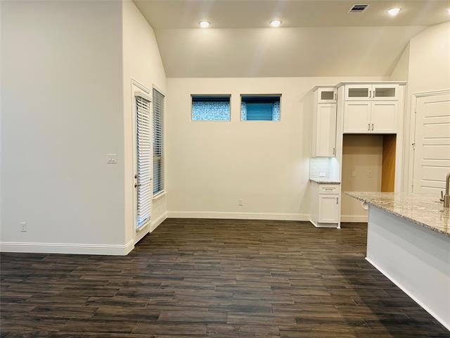 Building Photo - 1605 Hart Dr