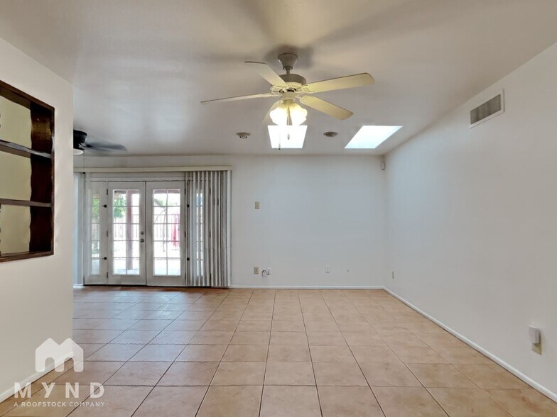 Building Photo - 3114 W Anderson Dr
