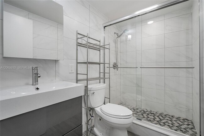 Building Photo - 2455 NE 51st St