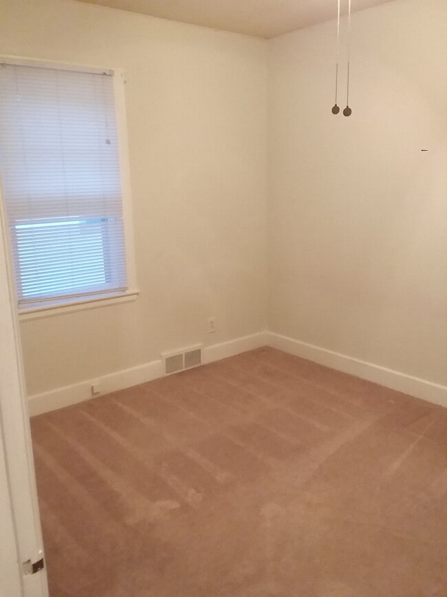 Building Photo - 225 W 1st St