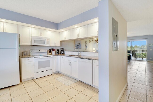 Building Photo - 275 Palm Ave