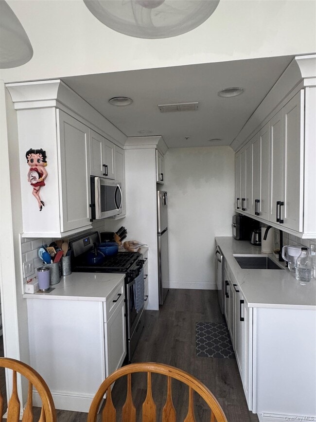 Building Photo - 17 The Knolls