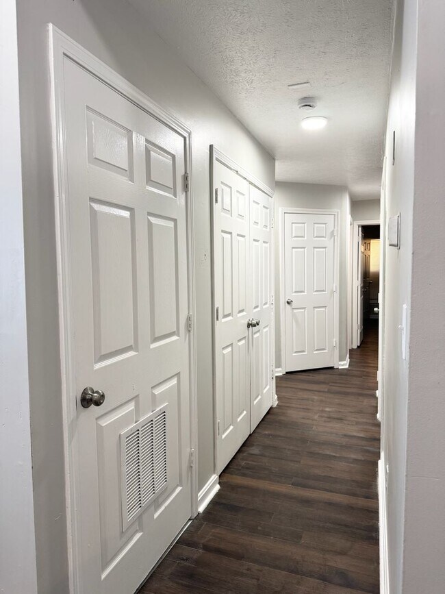Building Photo - MOVE IN SPECIAL! $100 SECURITY DEPOSIT