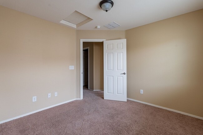 Building Photo - 3 bedroom home in Surprise