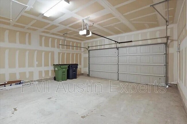 Building Photo - 405 Coba St