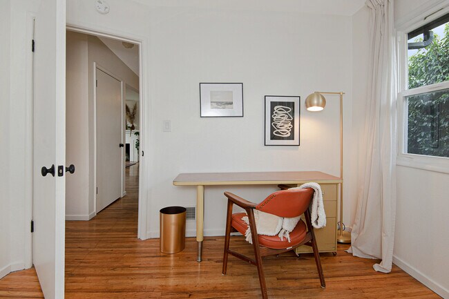 Building Photo - 1330 NE Church St