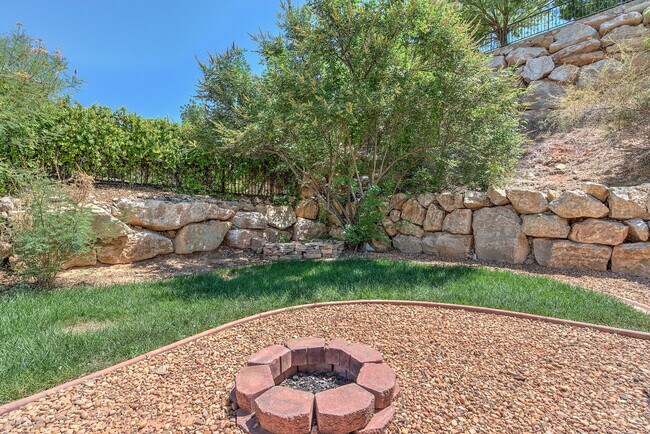 Building Photo - 3 Bedroom Plus Office in The Knolls at Little Valley