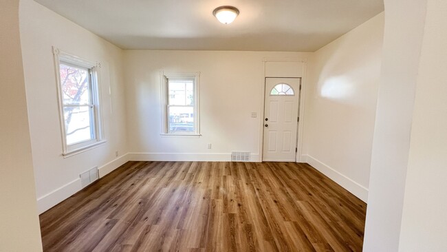 Building Photo - 4 Bedroom 1.5 Bathroom Northampton Pa