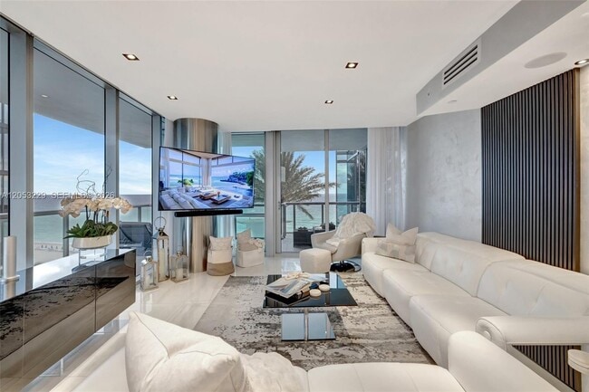 Building Photo - 17121 Collins Ave