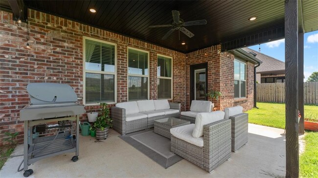 Building Photo - 4103 SW Wheatgrass Blvd