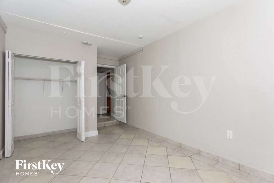 Building Photo - 6331 Southgate Blvd