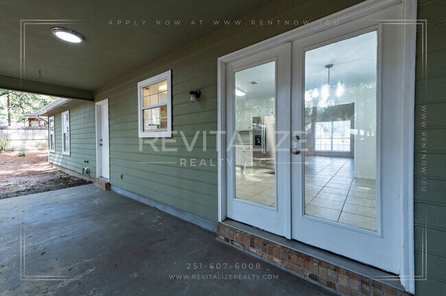 Building Photo - Sweet Cottage-esque 3-Bed 2-Bath in Daphne!