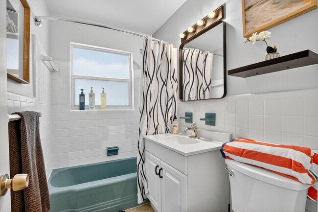 Building Photo - 414 Seasage Dr