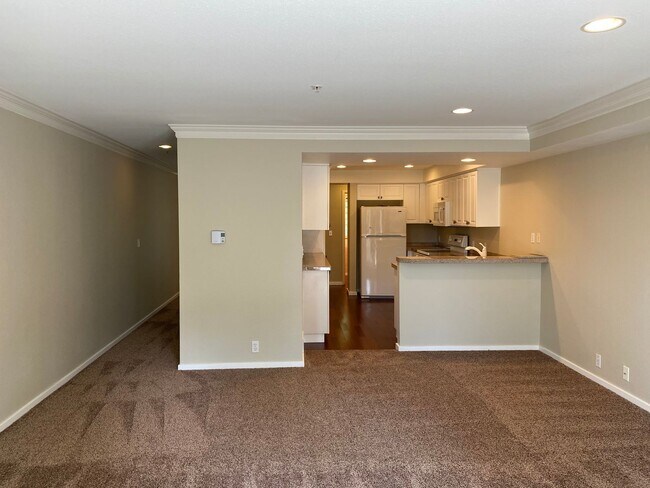 Building Photo - 2 Bed 3 Bath Condo at Galleria in the Hear...