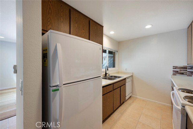 Building Photo - 986 S Citron St