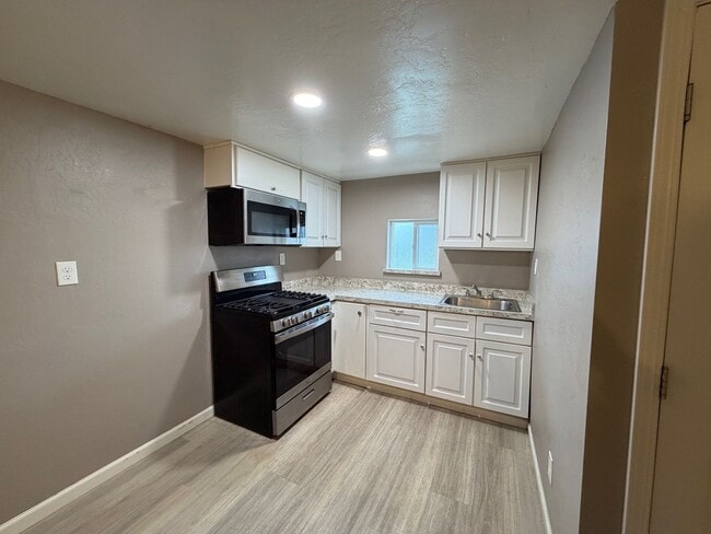 Building Photo - Cute home for rent in Exeter!