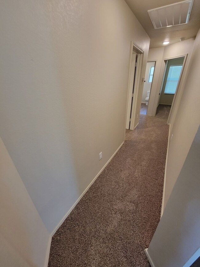 Building Photo - Bryan -3 bedroom / 2 bath / 2 car garage / Large fenced in back yard.